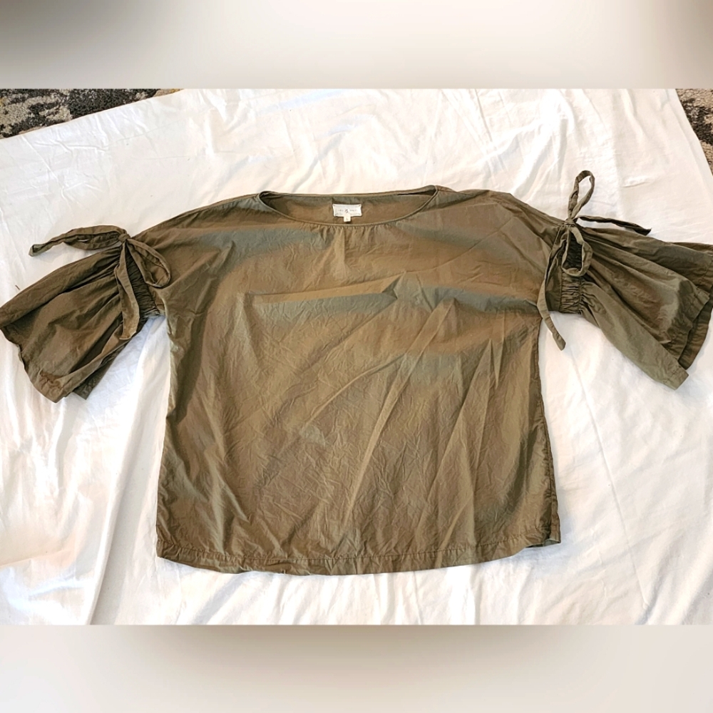 Khacki green short sleeve, ruffled top